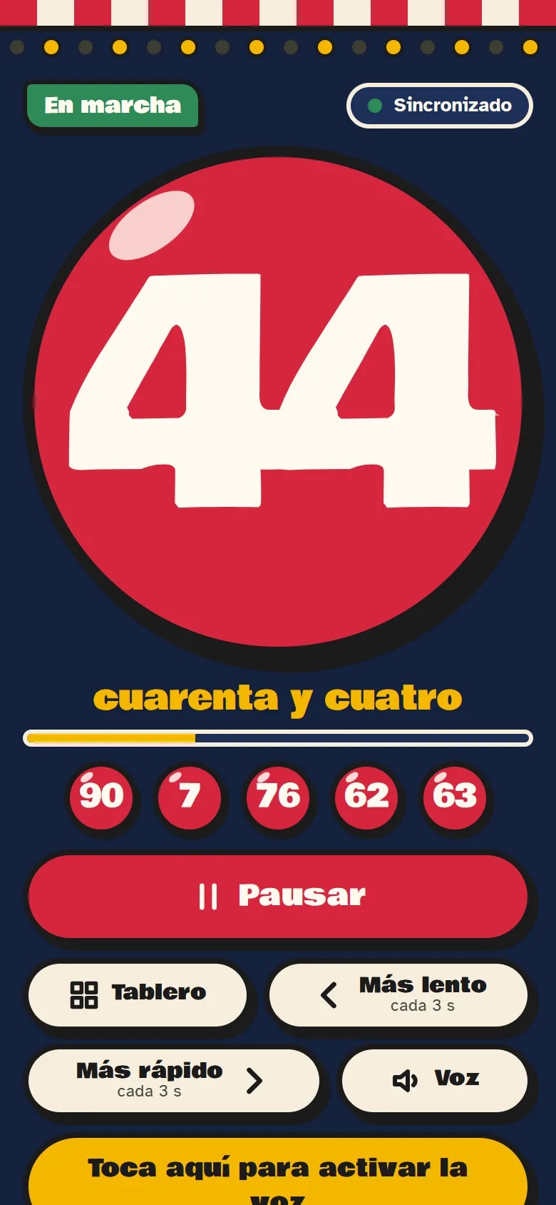 Pantalla del anfitrión durante el sorteo, con el número 49 en una bola roja enorme y los cinco números anteriores debajo